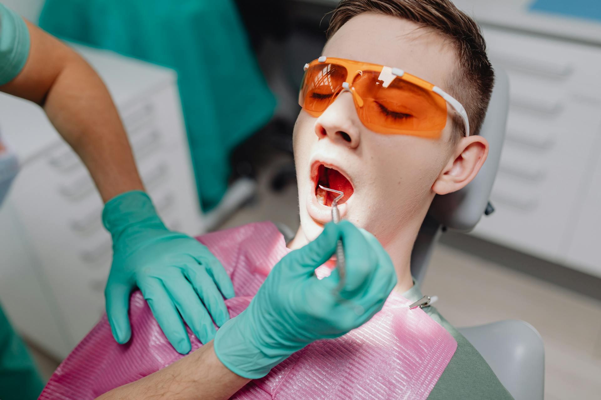 food gets stuck around dental implants, dental implant food trap, preventing food impaction dental implants, dental implant care tips, implant maintenance solutions, why food stuck on implants, oral hygiene dental implants, professional implant cleaning, implant food removal, dental implant troubleshooting